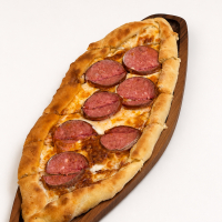 Sucuqlu pide