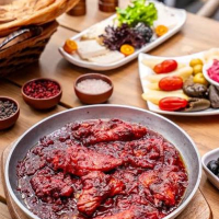 Can əti pomidor şirəsində