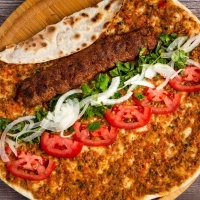 Lahmacun Arası Adana Kabab