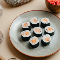 Salmon maki
