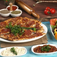 Sucuqlu Lahmacun