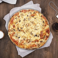 Pizza pollo funghi