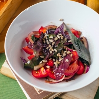 Tomato salad with red onions