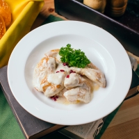 CHICKEN BREAST WITH CREAMY SAUCE