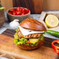 CHICKEN CHEESEBURGER