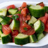 Pomidor xiyar salatı