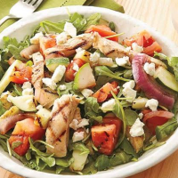 Toyuq salatı tərəvəzli
