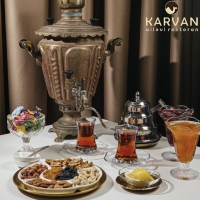 Çay dəstgahı somavar ilə
