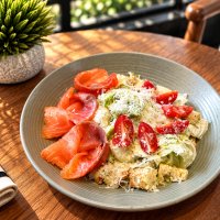Qızıl balıqlı Sezar salatı