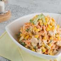 Toyuq salatı