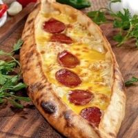 Sucuqlu Pide