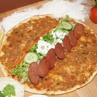 Sucuqlu Lahmacun
