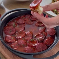 Kolbasa tomat souslu