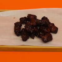 Barbekü sousunda qızardılmış toyuq boğazı 200 qr.