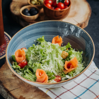 Salat Sezar salmon