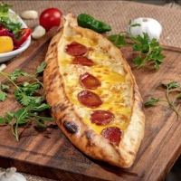 Sucuqlu Pide