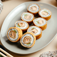 Salmon tempura hot roll