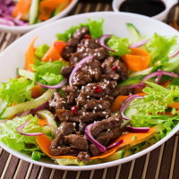 Can əti salatı zəncəfil souslu