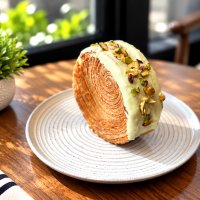 Püstəli kruassan roll