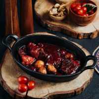 Dana əti albalı sousda